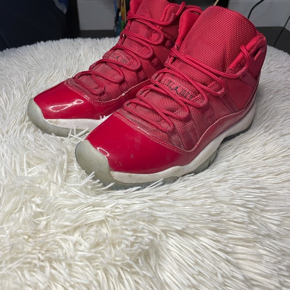 Jordan 11 Retro “win like 96” Red - Picture 3 of 3